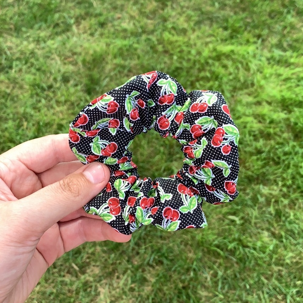 Sweet Cherries Scrunchie 🍒